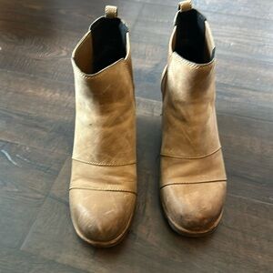 Sorel Lea wedge boots